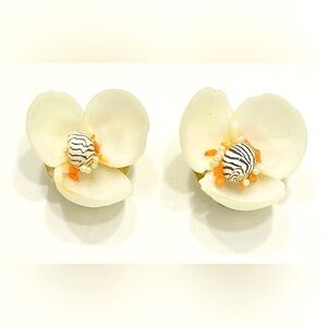 3/$18 Vintage Seashell Clip-on Earrings Orchid Zebra Flower White Orange